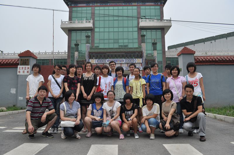 2-暑假班部分学员在亚洲电视城.jpg